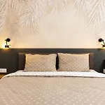 Platinum Designer Flat With Balcony & Parking By Flat Manager Apartman