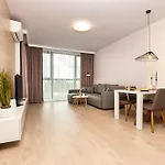 Platinum Designer Flat With Balcony & Parking By Flat Manager Διαμέρισμα *